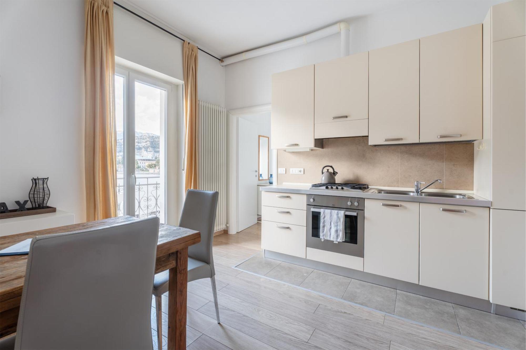 Villa Helvetia, Appartamenti Al Lago Torbole Sul Garda Екстериор снимка