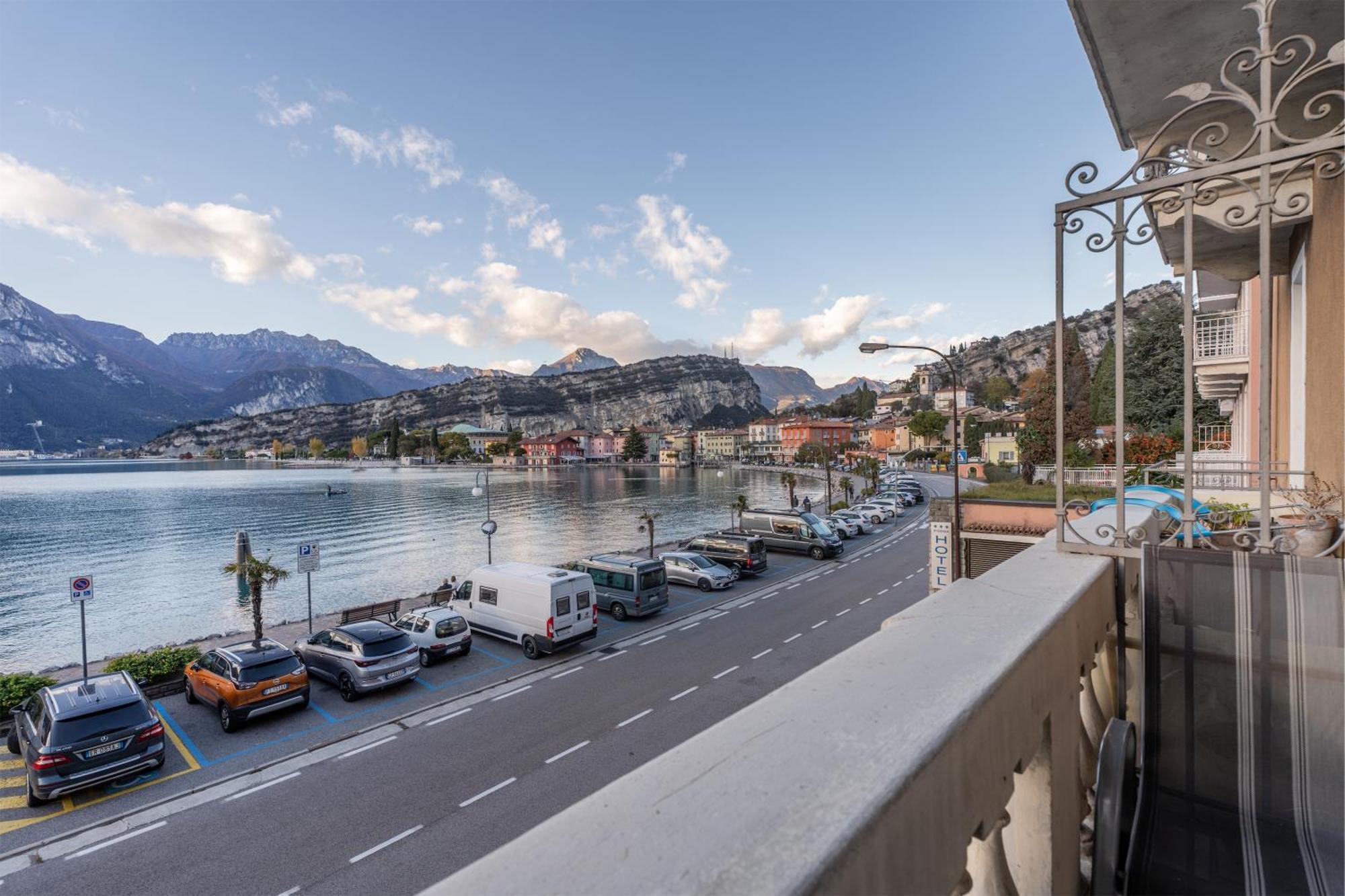 Villa Helvetia, Appartamenti Al Lago Torbole Sul Garda Екстериор снимка