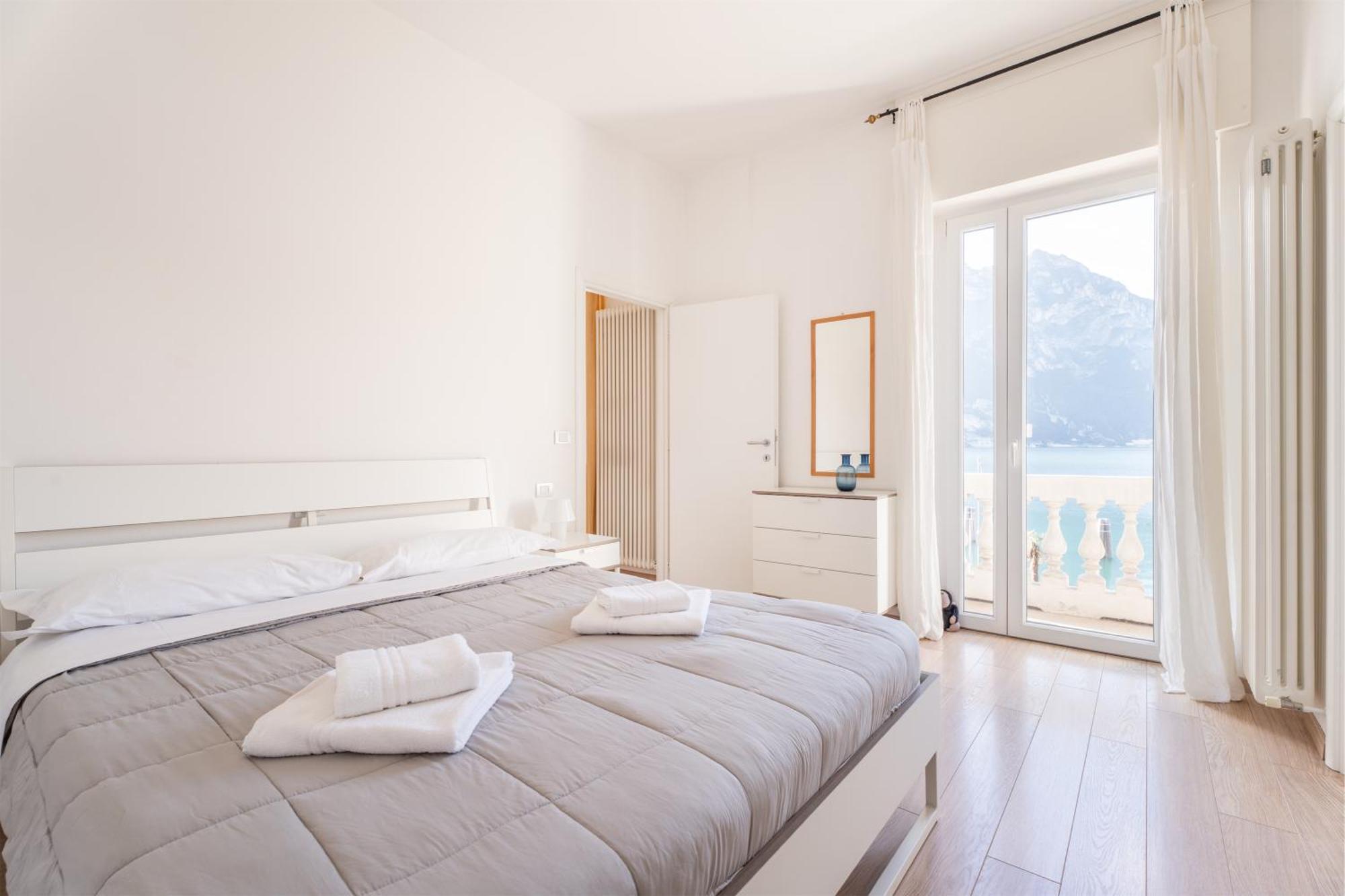 Villa Helvetia, Appartamenti Al Lago Torbole Sul Garda Екстериор снимка