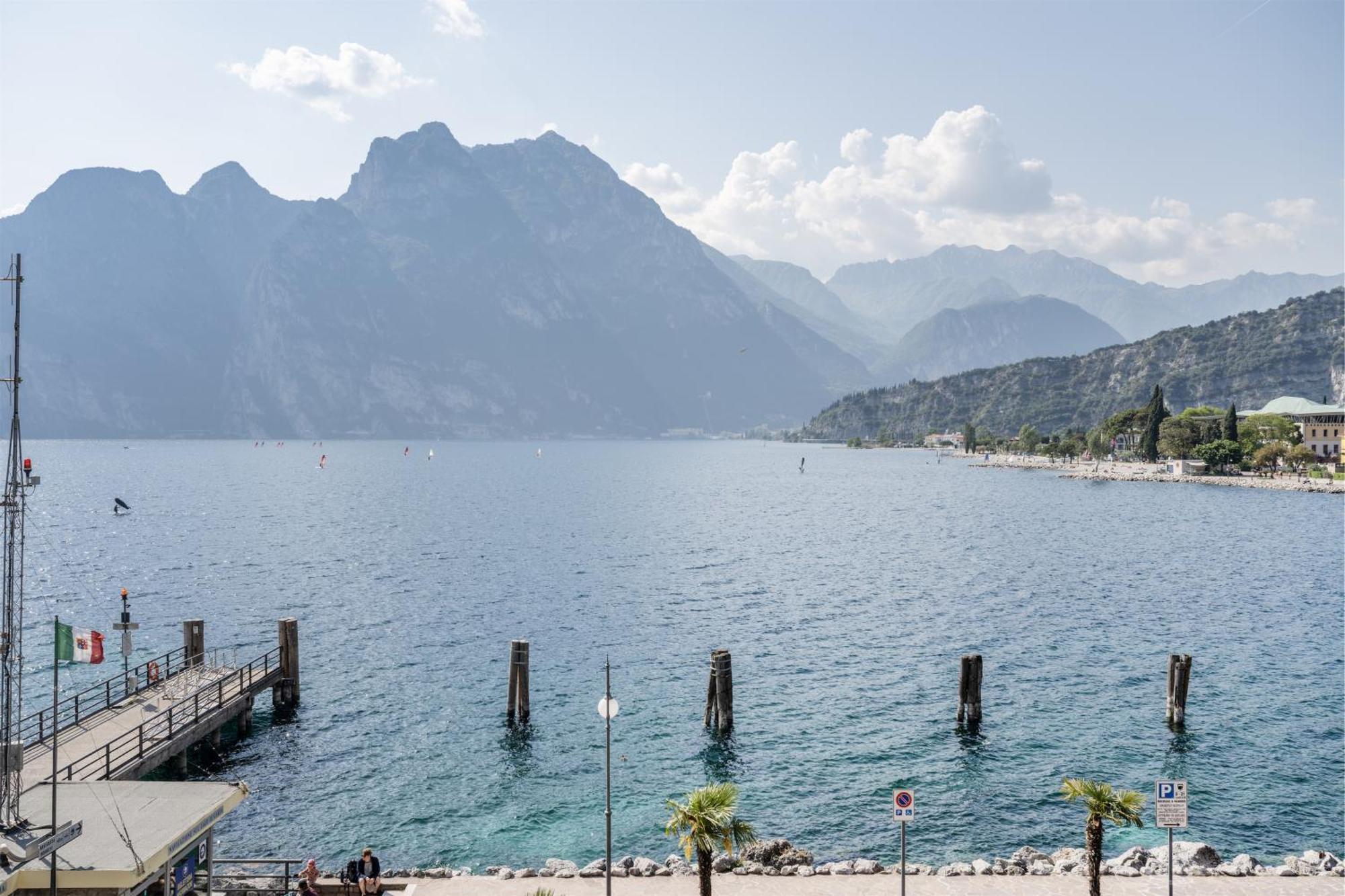 Villa Helvetia, Appartamenti Al Lago Torbole Sul Garda Екстериор снимка